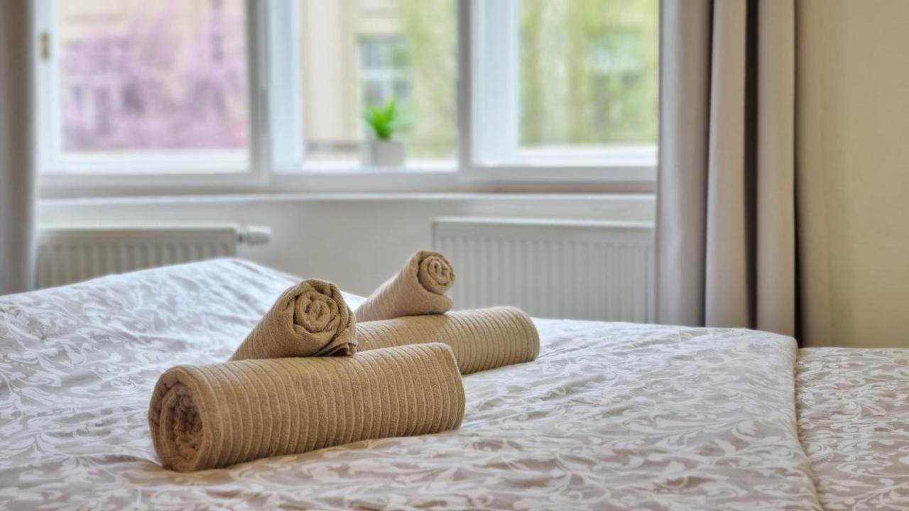 Finnem Rentals Zikova Прага Екстер'єр фото
